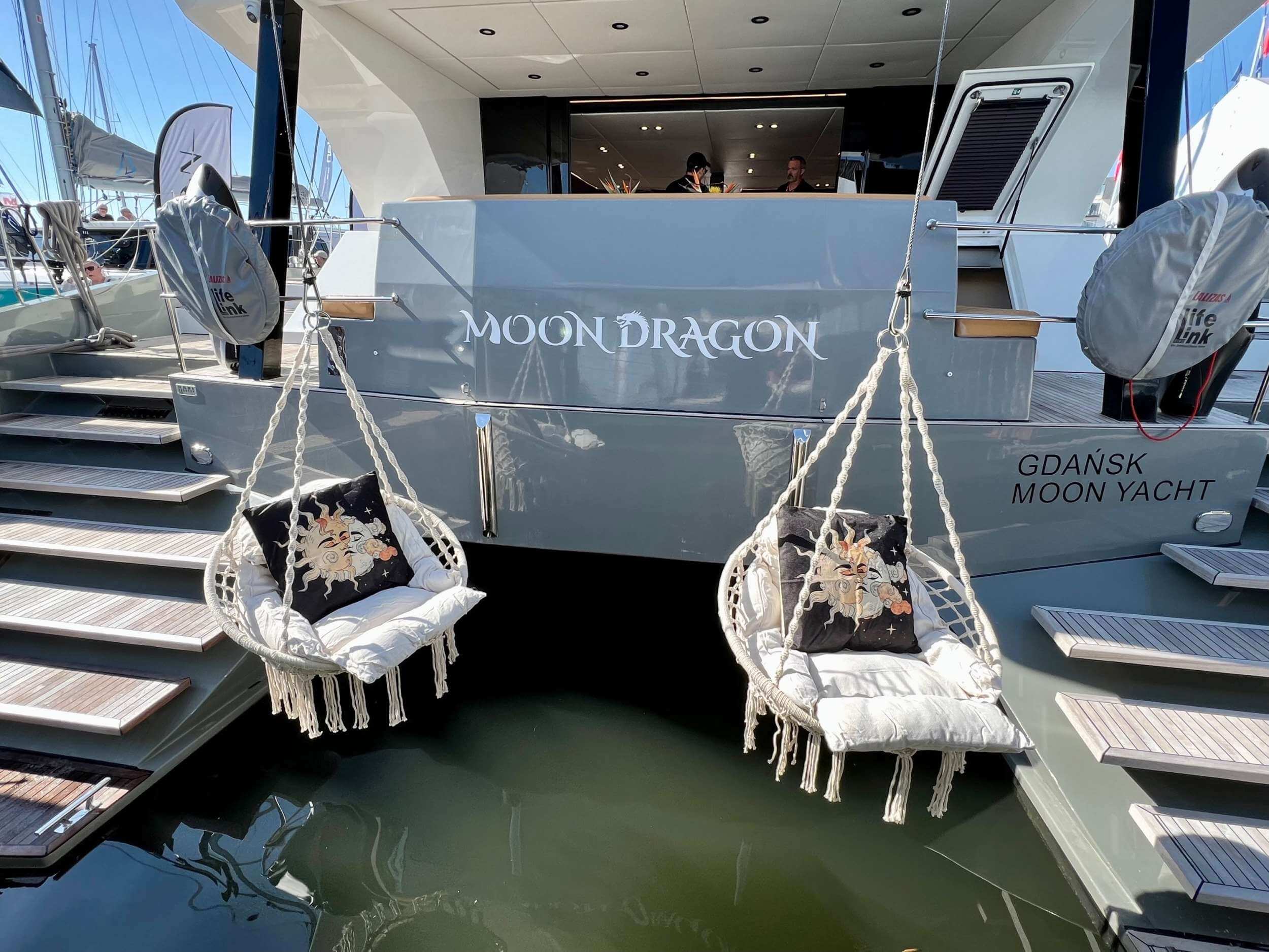 luxury yacht the moon dragon